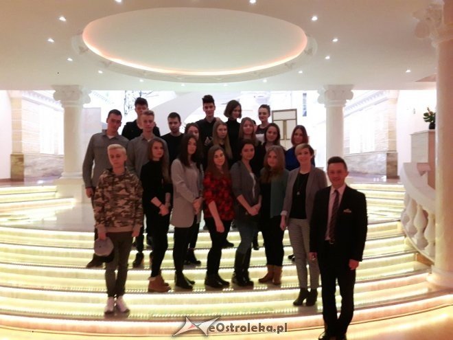 Uczniowie ZSZ nr 4 z zawodową wizytą w Hotelu Windsor Palace [ZDJĘCIA] - zdjęcie #1 - eOstroleka.pl