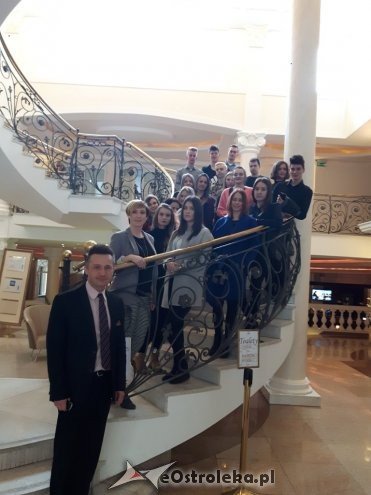 Uczniowie ZSZ nr 4 z zawodową wizytą w Hotelu Windsor Palace [ZDJĘCIA] - zdjęcie #12 - eOstroleka.pl