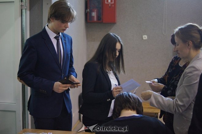 Egzamin gimnazjalny 2017 [19.04.2017] - zdjęcie #9 - eOstroleka.pl