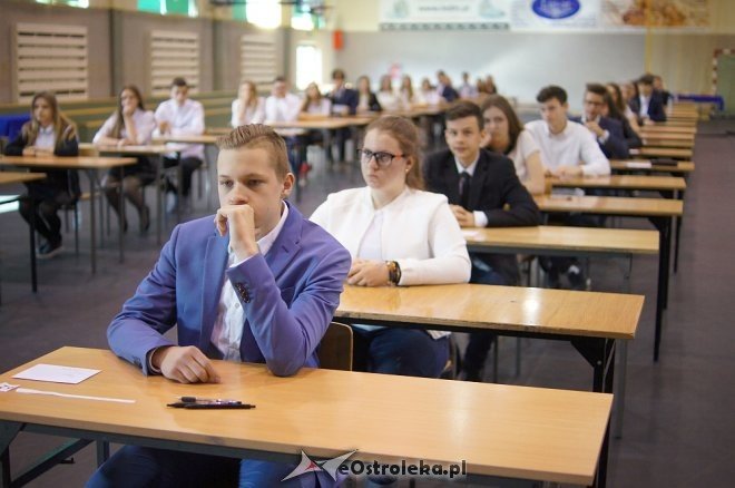 Egzamin gimnazjalny 2017 [19.04.2017] - zdjęcie #93 - eOstroleka.pl