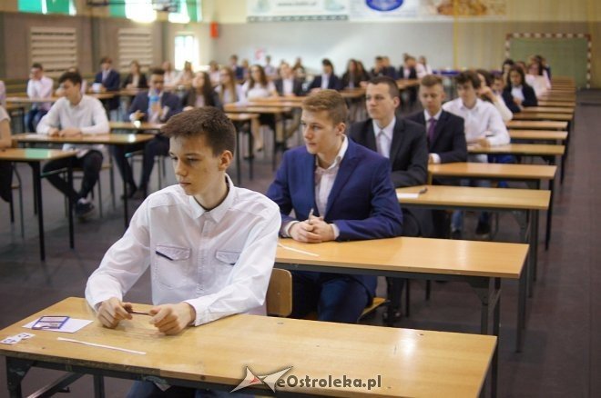 Egzamin gimnazjalny 2017 [19.04.2017] - zdjęcie #94 - eOstroleka.pl