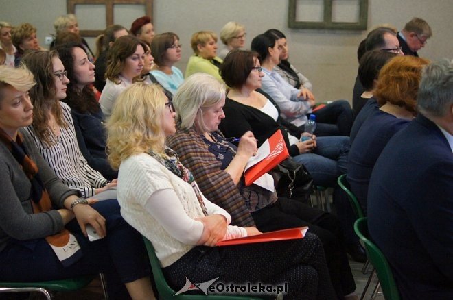 „Droga z autyzmem do dorosłości” - konferencja naukowa w Ostrołęckim Centrum Kultury [ZDJĘCIA] - zdjęcie #8 - eOstroleka.pl