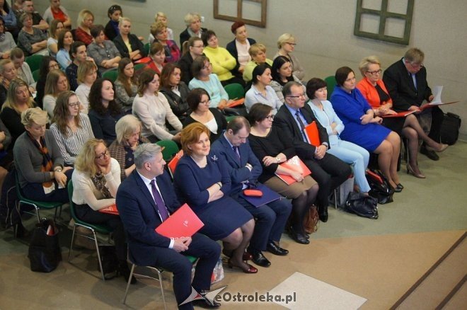 „Droga z autyzmem do dorosłości” - konferencja naukowa w Ostrołęckim Centrum Kultury [ZDJĘCIA] - zdjęcie #14 - eOstroleka.pl