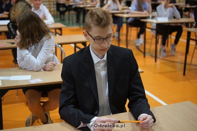 Egzamin gimnazjalny 2017 w Gimnazjum nr 1 w Ostrołęce [20.04.2017] - zdjęcie #107 - eOstroleka.pl