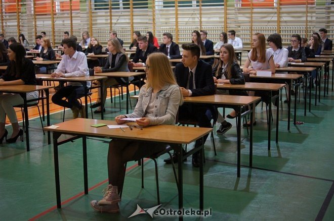 Egzamin gimnazjalny 2017 w Gimnazjum nr 1 w Ostrołęce [20.04.2017] - zdjęcie #166 - eOstroleka.pl