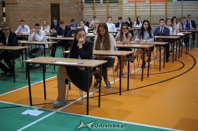 Egzamin gimnazjalny 2017 w Gimnazjum nr 1 w Ostrołęce [20.04.2017] - zdjęcie #172 - eOstroleka.pl