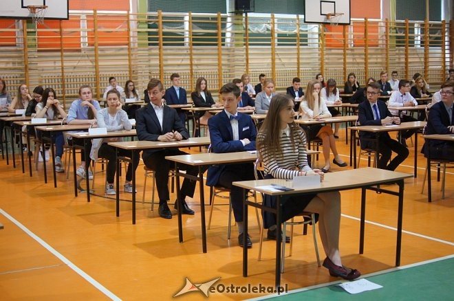 Egzamin gimnazjalny 2017 w Gimnazjum nr 1 w Ostrołęce [20.04.2017] - zdjęcie #174 - eOstroleka.pl