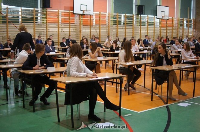 Egzamin gimnazjalny 2017 w Gimnazjum nr 1 w Ostrołęce [20.04.2017] - zdjęcie #175 - eOstroleka.pl