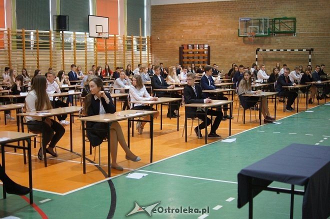 Egzamin gimnazjalny 2017 w Gimnazjum nr 1 w Ostrołęce [20.04.2017] - zdjęcie #176 - eOstroleka.pl