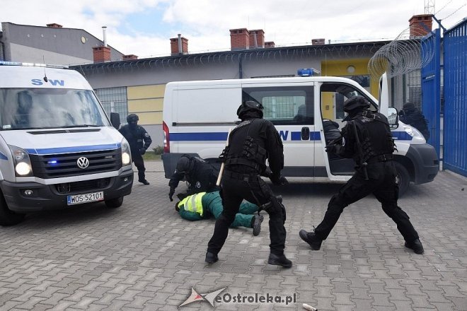 Bójka podczas odwiedzin i próba ucieczki w Zakładzie Karnym w Przytułach Starych [20.04.2017] - zdjęcie #9 - eOstroleka.pl