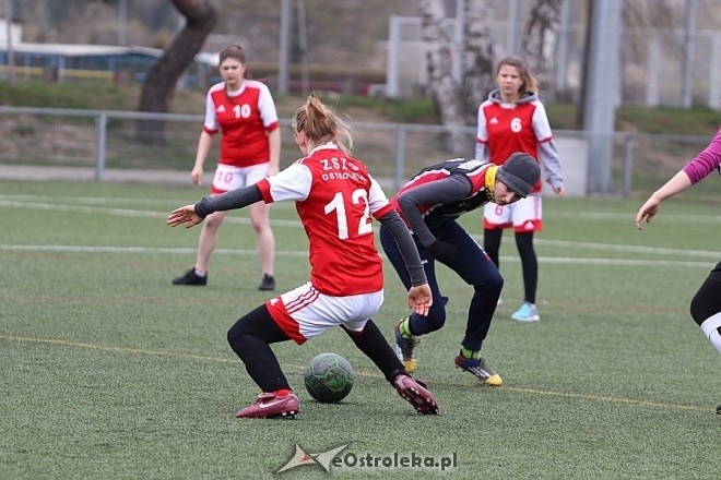 Mistrzostwa Ostrołęki szkół średnich - piłka nożna kobiet [21.04.2017] - zdjęcie #9 - eOstroleka.pl