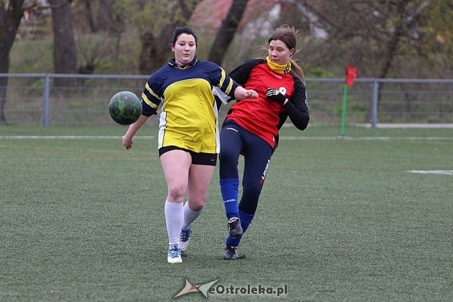 Mistrzostwa Ostrołęki szkół średnich - piłka nożna kobiet [21.04.2017] - zdjęcie #12 - eOstroleka.pl