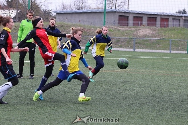Mistrzostwa Ostrołęki szkół średnich - piłka nożna kobiet [21.04.2017] - zdjęcie #19 - eOstroleka.pl