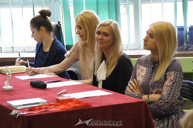 Konkurs piosenki angielskiej Rising Stars w Szkole Podstawowej nr 10 w Ostrołęce [27.04.2017] - zdjęcie #2 - eOstroleka.pl