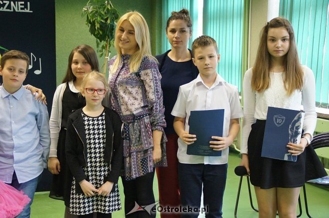 Konkurs piosenki angielskiej Rising Stars w Szkole Podstawowej nr 10 w Ostrołęce [27.04.2017] - zdjęcie #31 - eOstroleka.pl