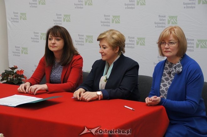 Podpisanie umowy dofinansowania rewitalizacji Muzeum Kultury Kurpiowskiej [27.04.2017] - zdjęcie #14 - eOstroleka.pl