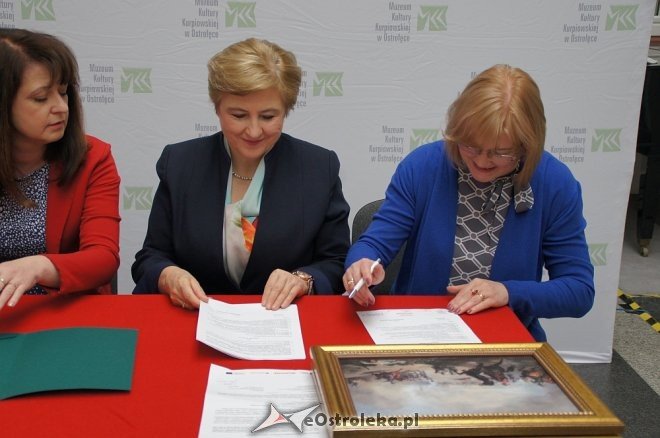 Podpisanie umowy dofinansowania rewitalizacji Muzeum Kultury Kurpiowskiej [27.04.2017] - zdjęcie #23 - eOstroleka.pl