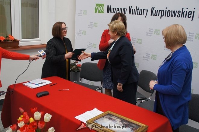 Podpisanie umowy dofinansowania rewitalizacji Muzeum Kultury Kurpiowskiej [27.04.2017] - zdjęcie #25 - eOstroleka.pl
