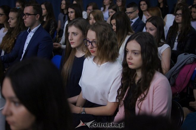 Zakończenie roku szkolnego w I LO w Ostrołęce [28.04.2017] - zdjęcie #23 - eOstroleka.pl