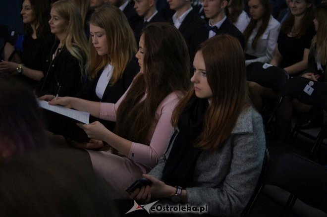 Zakończenie roku szkolnego w I LO w Ostrołęce [28.04.2017] - zdjęcie #33 - eOstroleka.pl