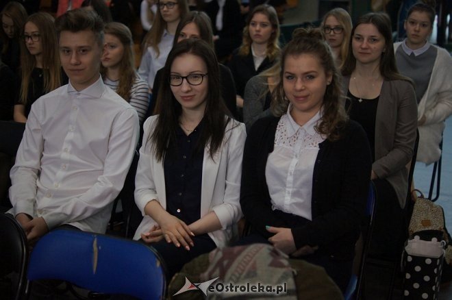 Zakończenie roku szkolnego w I LO w Ostrołęce [28.04.2017] - zdjęcie #34 - eOstroleka.pl