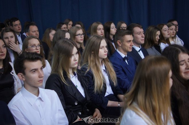 Zakończenie roku szkolnego w I LO w Ostrołęce [28.04.2017] - zdjęcie #66 - eOstroleka.pl