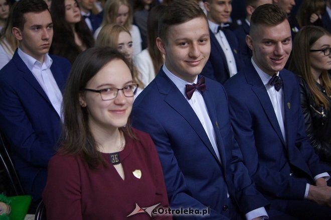 Zakończenie roku szkolnego w I LO w Ostrołęce [28.04.2017] - zdjęcie #70 - eOstroleka.pl