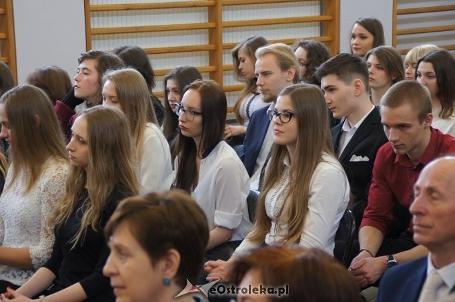 Zakończenie roku szkolnego klas maturalnych w II LO [28.04.2017] - zdjęcie #15 - eOstroleka.pl