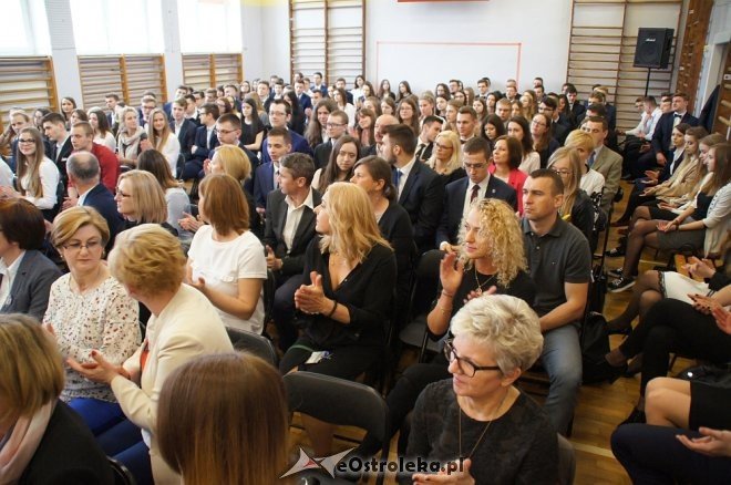 Zakończenie roku szkolnego klas maturalnych w II LO [28.04.2017] - zdjęcie #17 - eOstroleka.pl