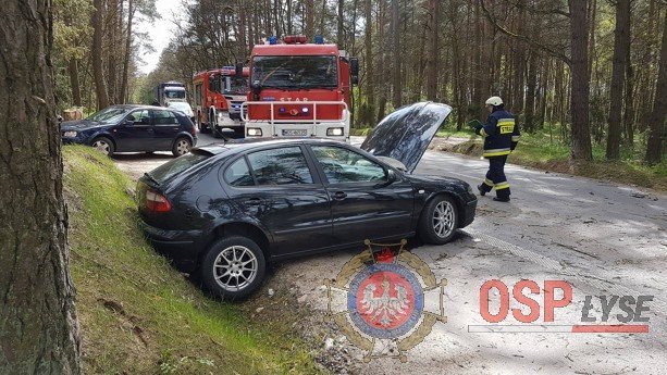Wypadek na trasie Łyse - Kolno: Dwie osoby trafiły do szpitala [ZDJĘCIA] - zdjęcie #3 - eOstroleka.pl
