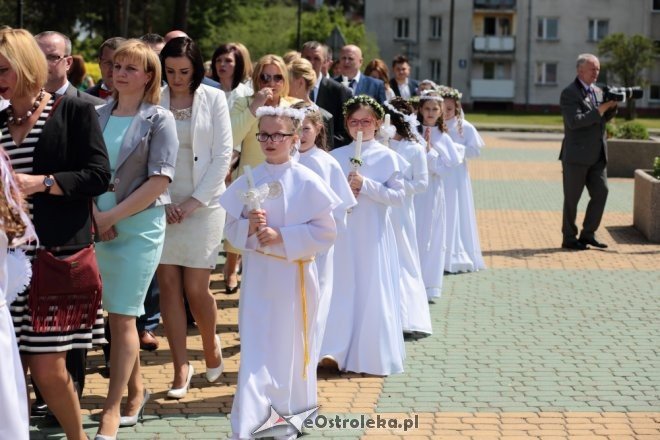 Sakrament I Komunii Świętej w kościele pw. Zbawiciela Świata w Ostrołęce [ZDJĘCIA] - zdjęcie #48 - eOstroleka.pl