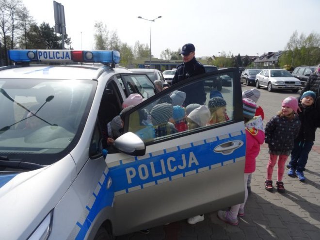 Przedszkolaki z Krainy Misiów z wizytą u ostrołęckich policjantów [ZDJĘCIA] - zdjęcie #11 - eOstroleka.pl