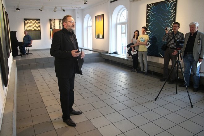 Wernisaż wystawy malarstwa Apoloniusza Węgłowskiego w Galerii Ostrołęka [ZDJĘCIA] - zdjęcie #20 - eOstroleka.pl