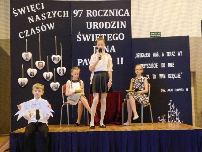 Dzień Patrona w Szkole Podstawowej nr 10 im. św. Jana Pawła II w Ostrołęce [ZDJĘCIA] - zdjęcie #32 - eOstroleka.pl