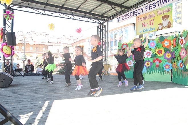 VI Przedszkolny Festiwal Tańca [19.05.2017] - zdjęcie #25 - eOstroleka.pl
