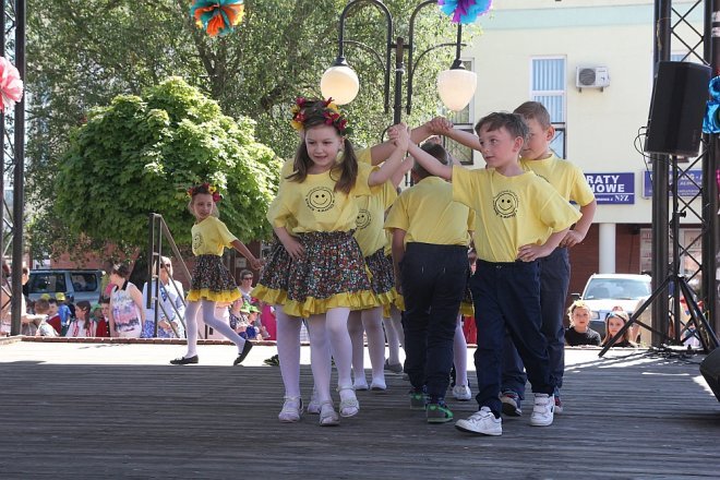 VI Przedszkolny Festiwal Tańca [19.05.2017] - zdjęcie #60 - eOstroleka.pl