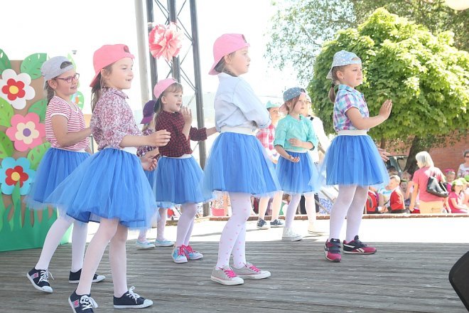 VI Przedszkolny Festiwal Tańca [19.05.2017] - zdjęcie #108 - eOstroleka.pl