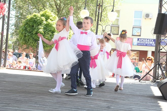 VI Przedszkolny Festiwal Tańca [19.05.2017] - zdjęcie #139 - eOstroleka.pl