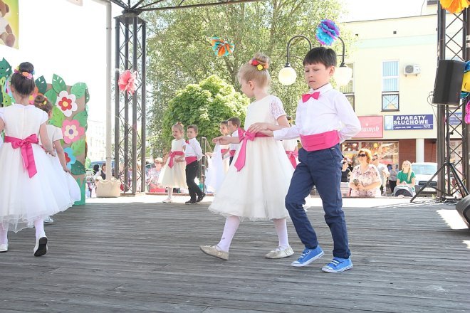 VI Przedszkolny Festiwal Tańca [19.05.2017] - zdjęcie #149 - eOstroleka.pl