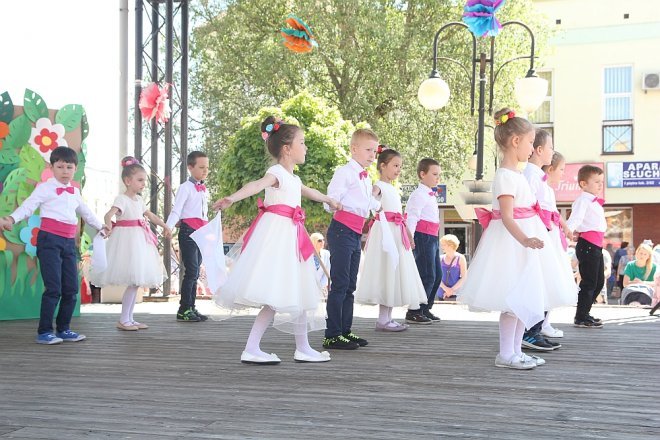 VI Przedszkolny Festiwal Tańca [19.05.2017] - zdjęcie #153 - eOstroleka.pl