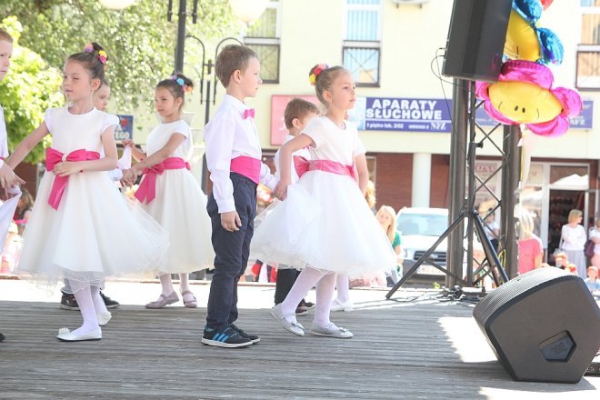 VI Przedszkolny Festiwal Tańca [19.05.2017] - zdjęcie #154 - eOstroleka.pl