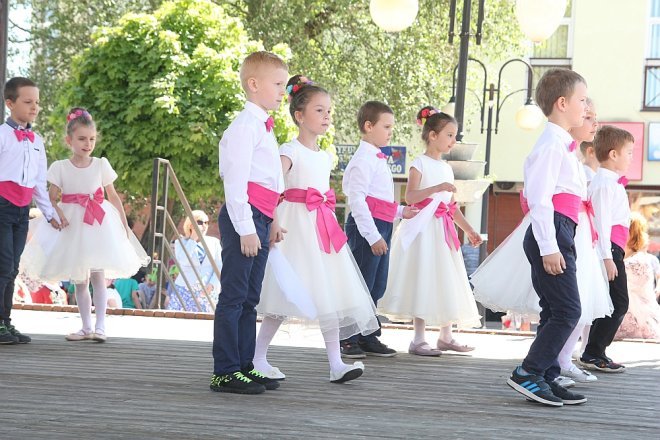 VI Przedszkolny Festiwal Tańca [19.05.2017] - zdjęcie #155 - eOstroleka.pl