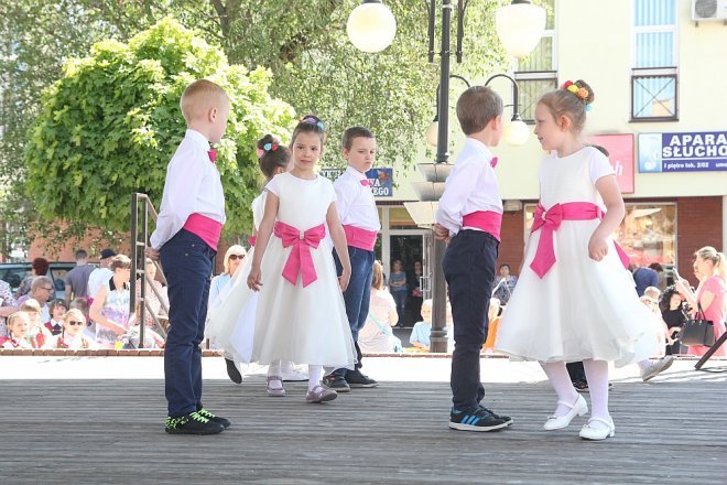 VI Przedszkolny Festiwal Tańca [19.05.2017] - zdjęcie #198 - eOstroleka.pl