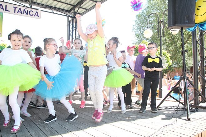 VI Przedszkolny Festiwal Tańca [19.05.2017] - zdjęcie #280 - eOstroleka.pl