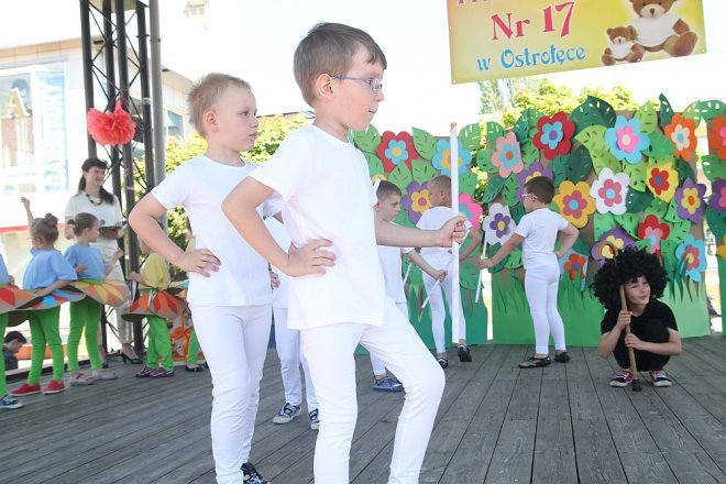 VI Przedszkolny Festiwal Tańca [19.05.2017] - zdjęcie #284 - eOstroleka.pl
