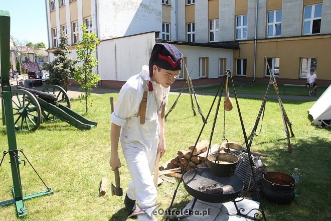 Piknik historyczny z „Czwartakami” przy I LO [ZDJĘCIA] - zdjęcie #4 - eOstroleka.pl