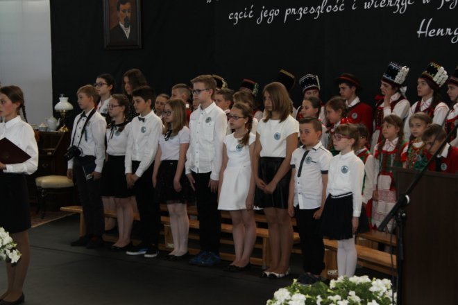 Łyse: Uroczystości szkolnego jubileuszu z udziałem Jerzego Hoffmana [ZDJĘCIA] - zdjęcie #39 - eOstroleka.pl
