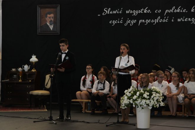 Łyse: Uroczystości szkolnego jubileuszu z udziałem Jerzego Hoffmana [ZDJĘCIA] - zdjęcie #44 - eOstroleka.pl