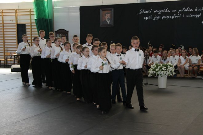Łyse: Uroczystości szkolnego jubileuszu z udziałem Jerzego Hoffmana [ZDJĘCIA] - zdjęcie #45 - eOstroleka.pl