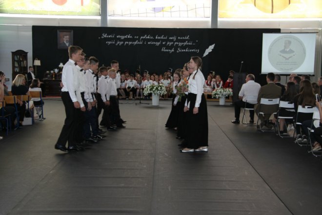 Łyse: Uroczystości szkolnego jubileuszu z udziałem Jerzego Hoffmana [ZDJĘCIA] - zdjęcie #50 - eOstroleka.pl